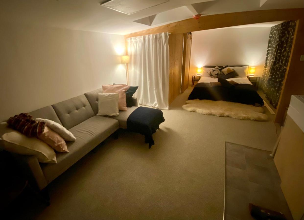 The Dragonfly Bnb, グラストンベリー エクステリア 写真